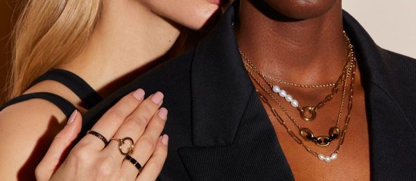 Comment associer cosmétiques et bijoux pour sublimer votre style